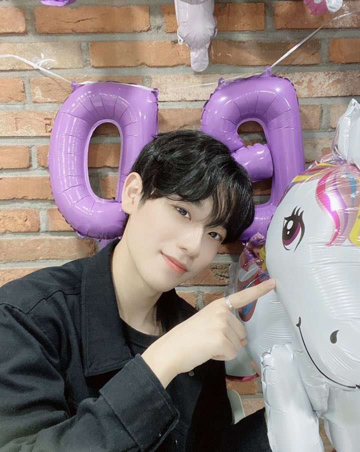 OfficialC9ent's tweet photo. [#금동현]
금랑단과 함께한 금동이의 행복한 생일날🎂

모두 축하해주셔서 감사합니다 :)

#KEUMDONGHYUN #Happy_KEUMDONGHYUN_Day https://t.co/Sy72HEgemo