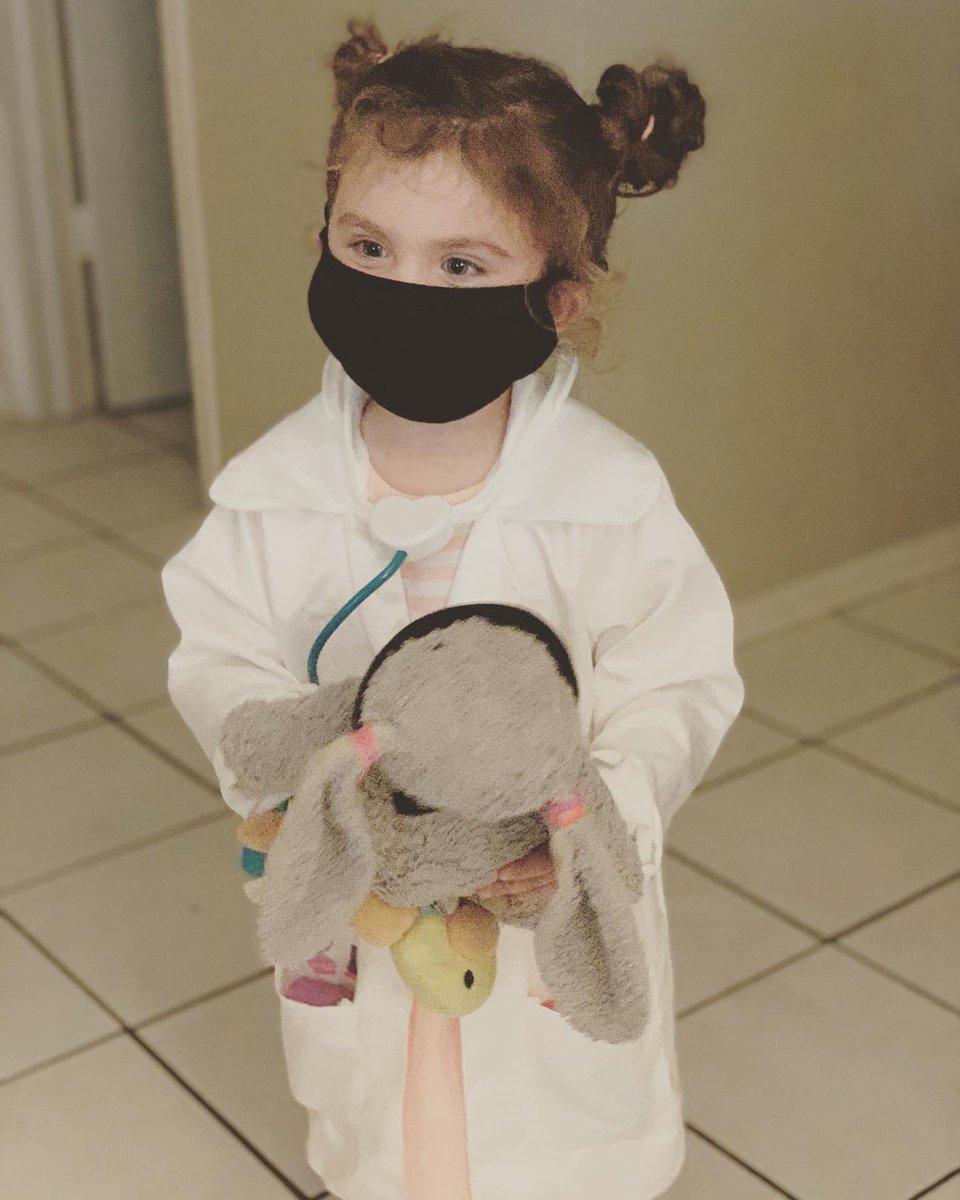 JDBrewerBooks's tweet image. Doctor Heard, MD makes sure Nunny is okay. #heardlings #wearthemask