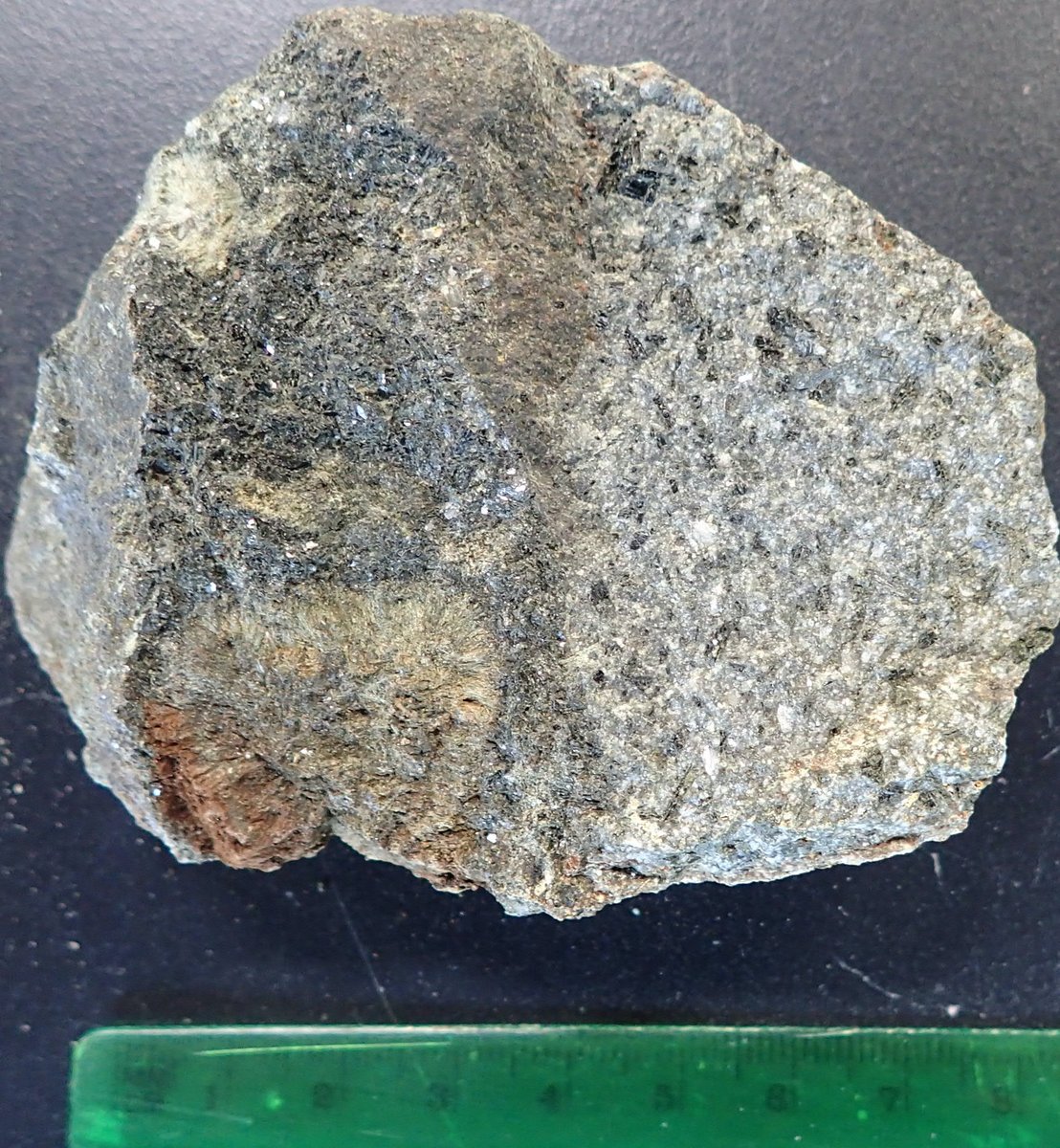 deep_sample's tweet photo. Xenolith, but what is rock type?? (part 2)
火山岩に捕獲されてるけど、火山岩との境界面に垂直な方向に放射状の鉱物ができているような。。。この捕獲岩はなんだろう?
気になってすっきり寝れない案件(パート2)なんす。。。
#フィールドに行くまでの妄想
#randomfieldworkphoto https://t.co/R6riLTVyhH