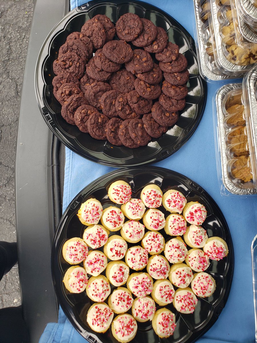 KCHAHS's tweet photo. HAHS Key Club members enjoyed baking about 40 dozen cookies this week for Cookies for Caregivers. ❤❤ https://t.co/52WvMpDcpN