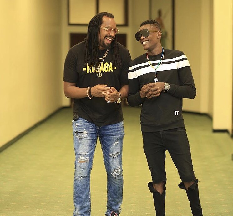 2014Mziiki's tweet photo. Caption this?
@naviomusic na @JChameleone
#eastafrica
#eaupdates https://t.co/1f0n2aeeJH
