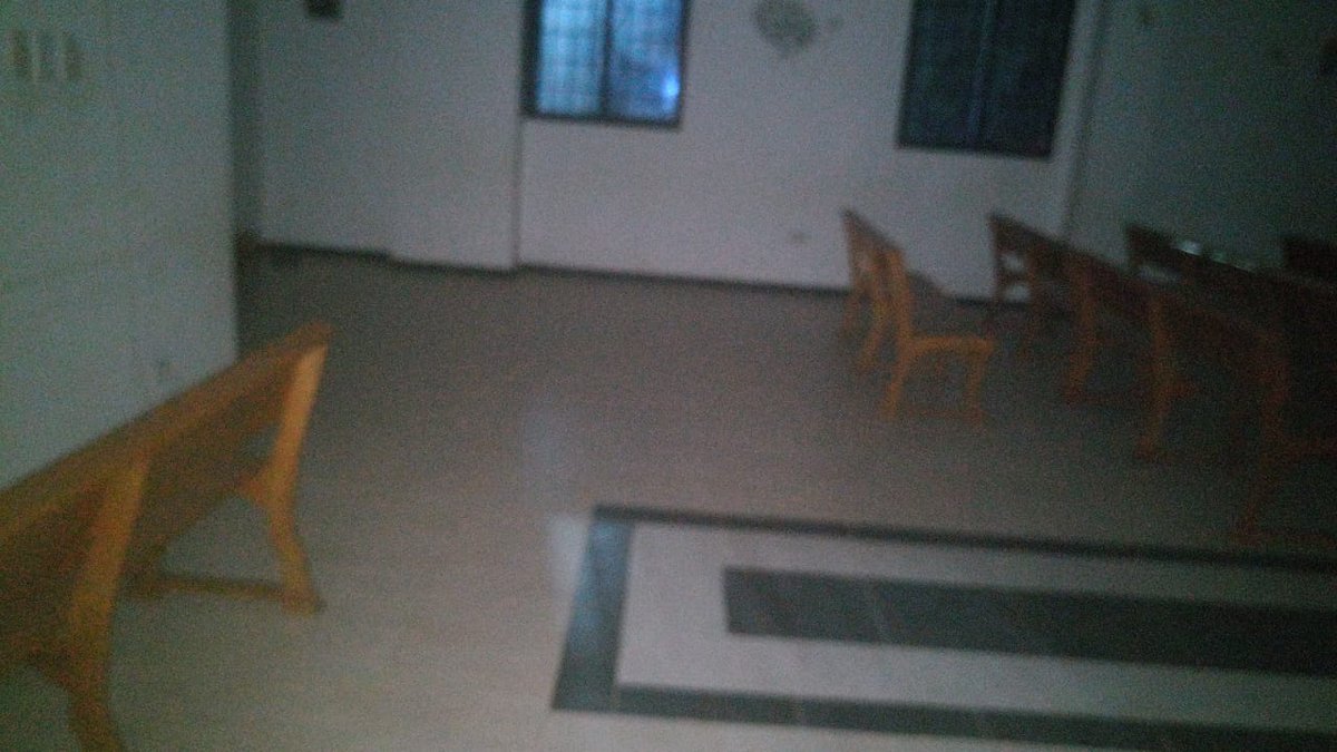 NannyRepizo's tweet photo. #nomasatracosenvalledupar
Señor Alcalde
Hay una inseguridad tremenda en barrios como Bellohorizonte. Ésta madrugada entraron a robar a la parroquia San Francisco Javier y la gente que transita.
Revise imágenes por favor. https://t.co/iNemmbOXtb