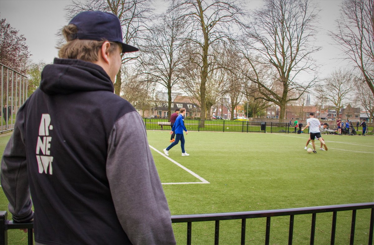 Jongerenwerkers hebben t drukker dan ooit - <a href="/SociaalWerkNL/">Sociaal Werk Nederland</a> interviewde 5 #jongerenwerkers over hun werk tijdens #CoronaCrisis - gaten dichtlopen nu zij als enigen buiten wel aan het werk zijn sociaalwerknederland.nl/actueel/nieuws… #cruciaalberoep <a href="/ContourdeTwern/">ContourdeTwern</a> <a href="/GonMevis/">Gon Mevis</a> <a href="/RNewt/">R-Newt</a> <a href="/WesleyRnewt/">WesleyRnewt</a>