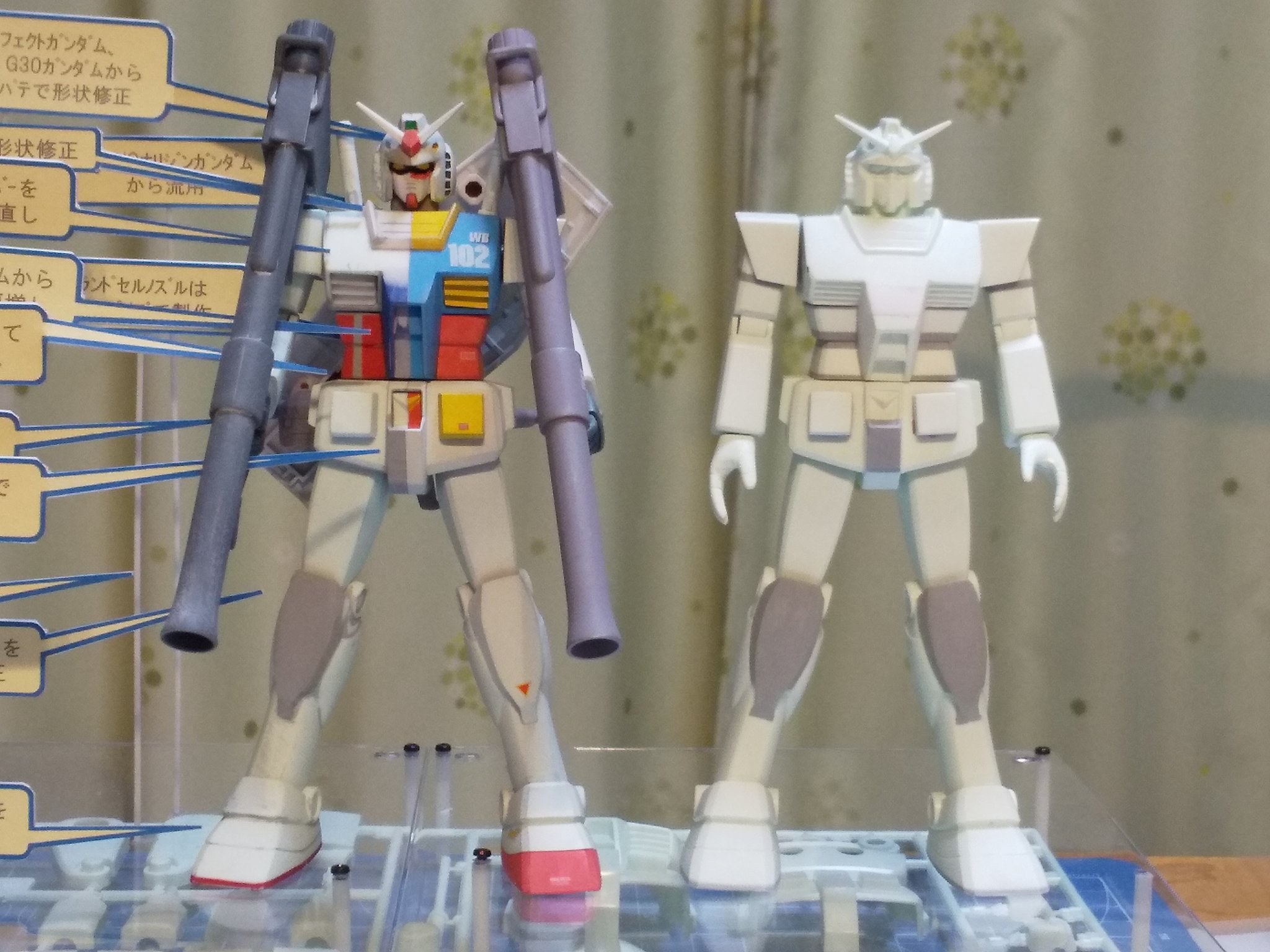 佐藤 洋 先月完成させた 同じく旧キット改造1 144ガンダムとの比較 今回はhg等からのパーツ流用はしていないので 同じようなバランスでも印象が違います 顔は当然違いますが 胸周り 特にガンダムの場合胸インテークは第2の眼のようなイメージで 影響