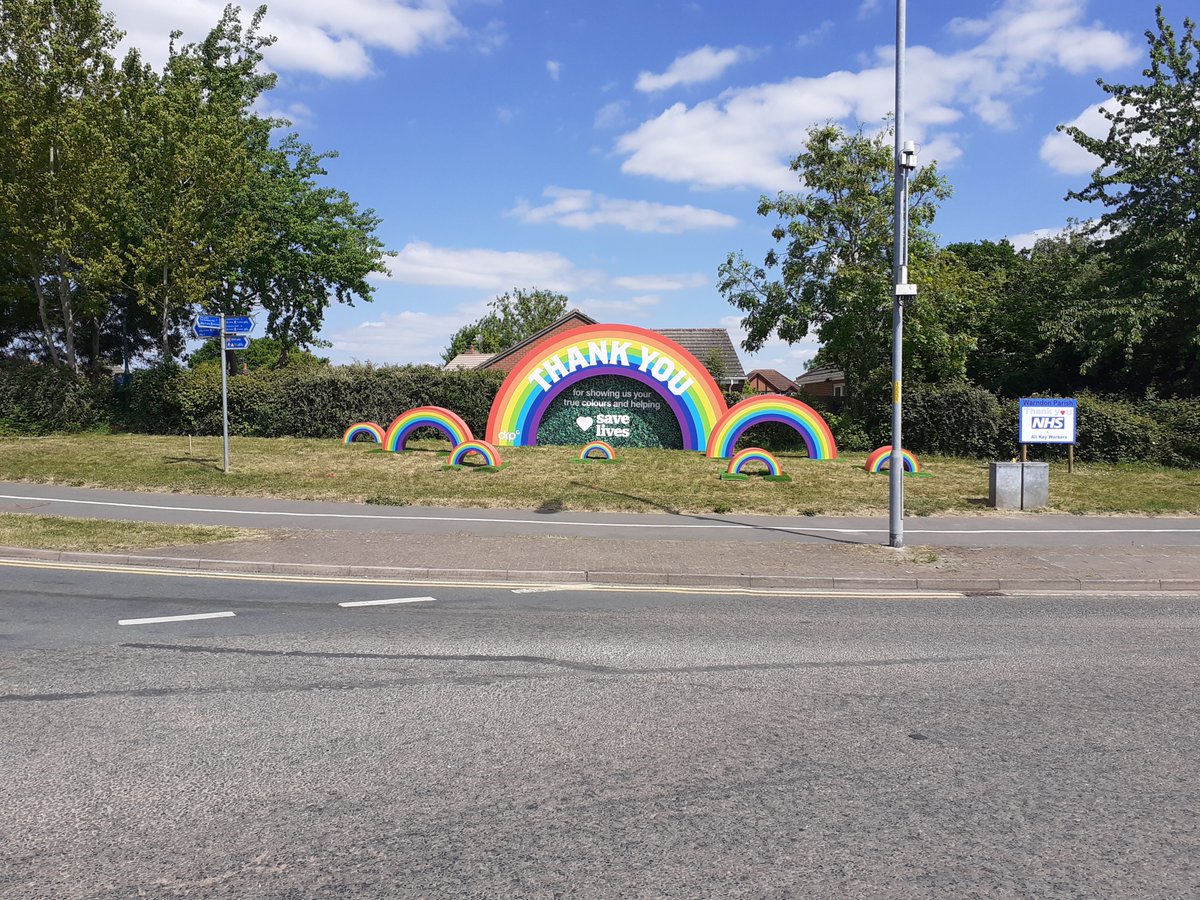 WorcsTravel's tweet photo. Excellent tribute to @WorcsAcuteNHS @WorcsHealthCare &amp; key workers by the Hospital at Newtown Road roundabout #Worcester today by @drpgroup - safely installed with our permission 👏👏👏👏👏👏

#WorcestershireHour https://t.co/OZtVuXIMOf