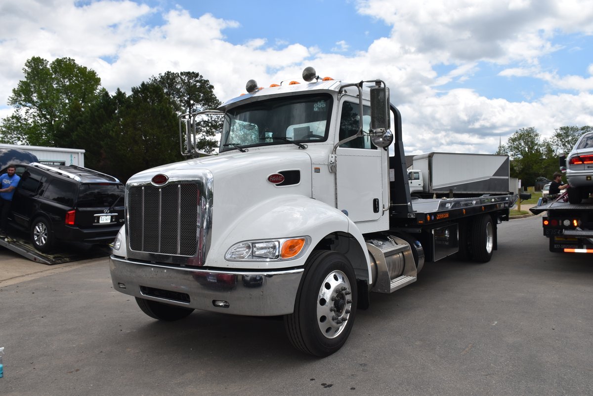 SBDelivers's tweet image. Here at Sweetie Boy Delivers we are excited to introduce the newest family member to our team. Her journey from Texas left her a little dirty but she is ready to be cleaned up and dressed in our official Sweetie Boy PINK &amp;amp; BLUE!