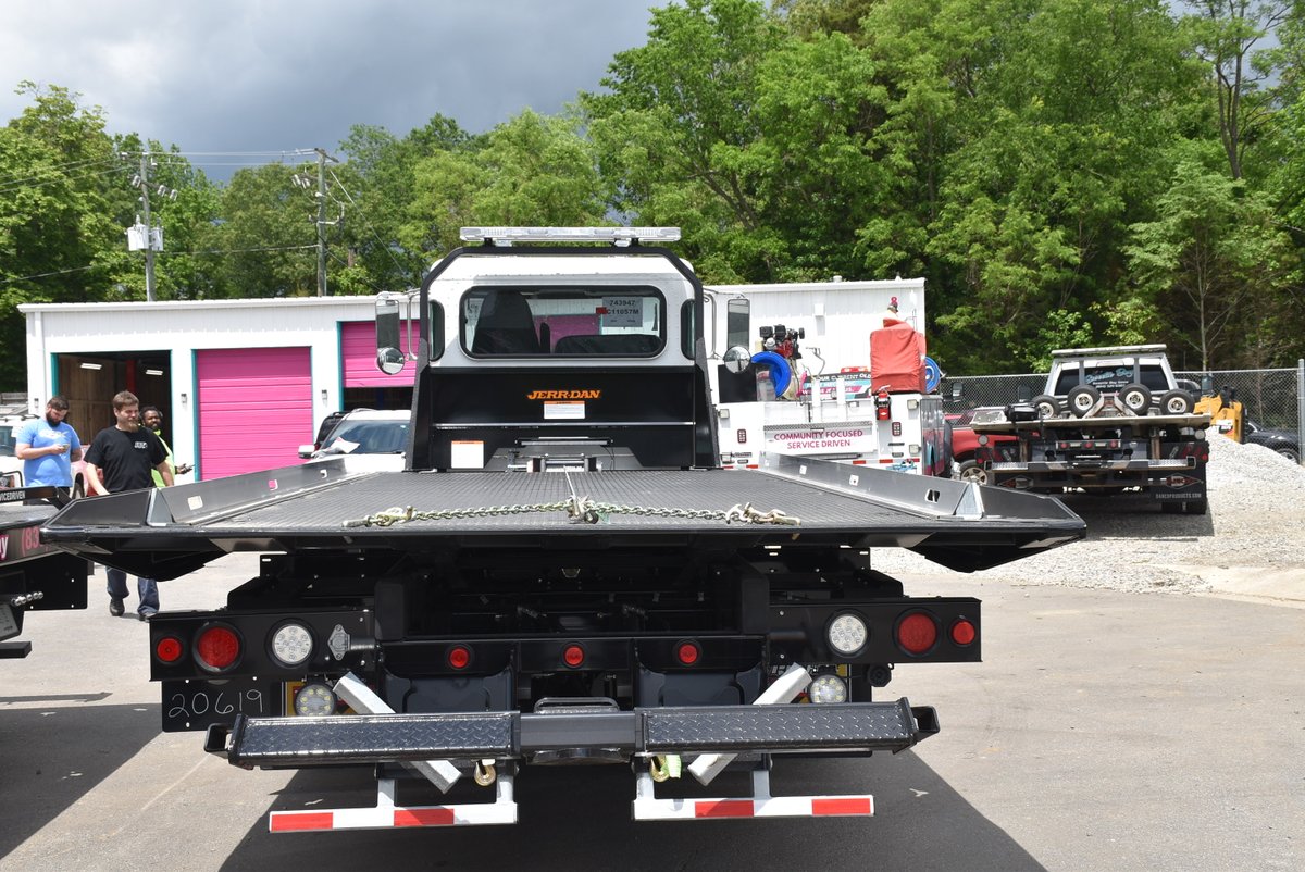 SBDelivers's tweet image. Here at Sweetie Boy Delivers we are excited to introduce the newest family member to our team. Her journey from Texas left her a little dirty but she is ready to be cleaned up and dressed in our official Sweetie Boy PINK &amp;amp; BLUE!