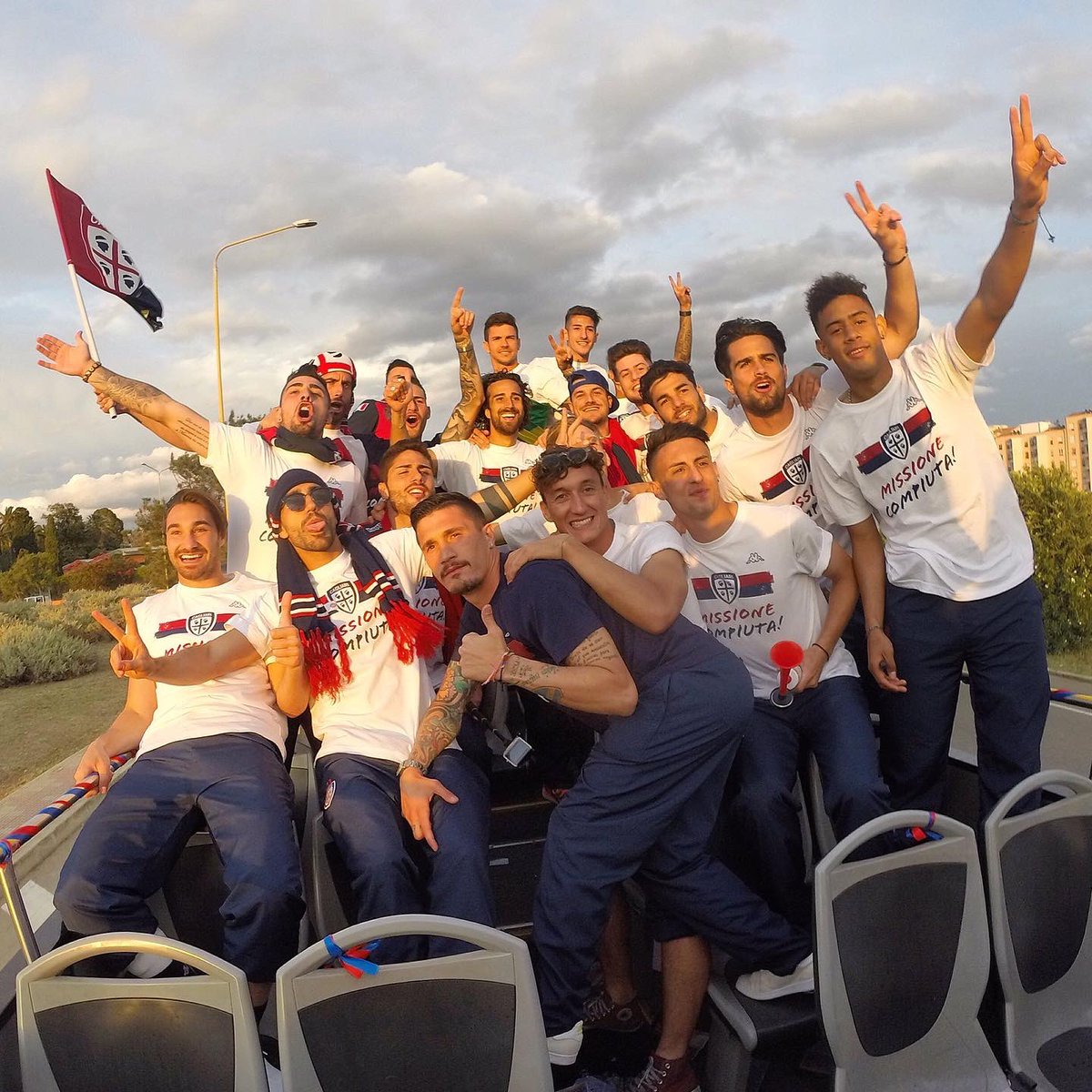 CagliariCalcio's tweet image. Un popolo in festa 🥳❣️
⁣
#missionecompiutA
#forzaCasteddu
#ThrowbackThursday