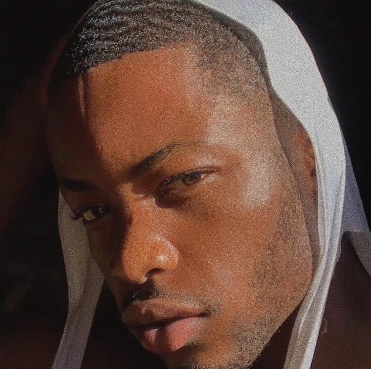 loriyantas's tweet photo. team dark skin https://t.co/mftSDonidC