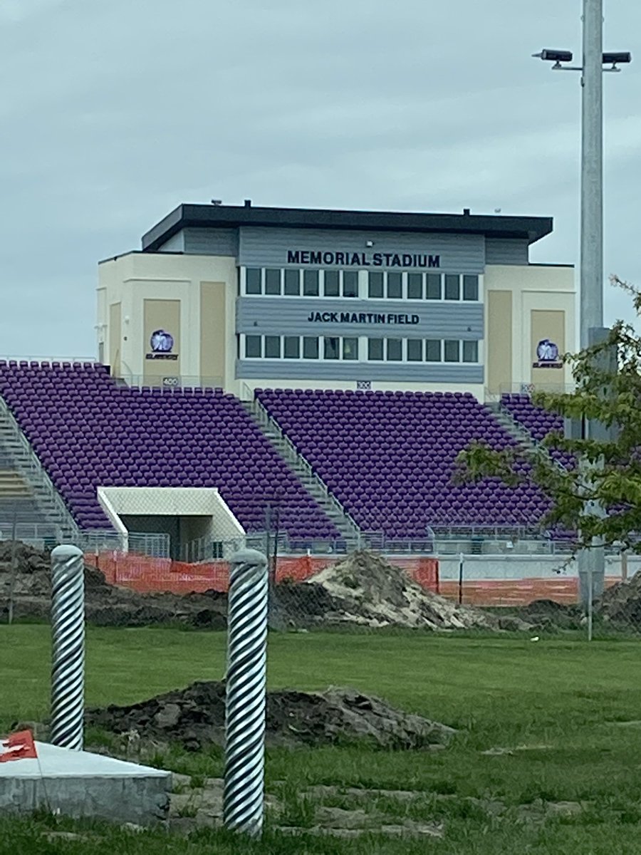 EmploymentGips's tweet photo. The new stadium at Grand Island Senior High is looking great. One of the nicest stadiums in the State. @GIPublicSchools @GishActivities https://t.co/MUO2iBHQWd