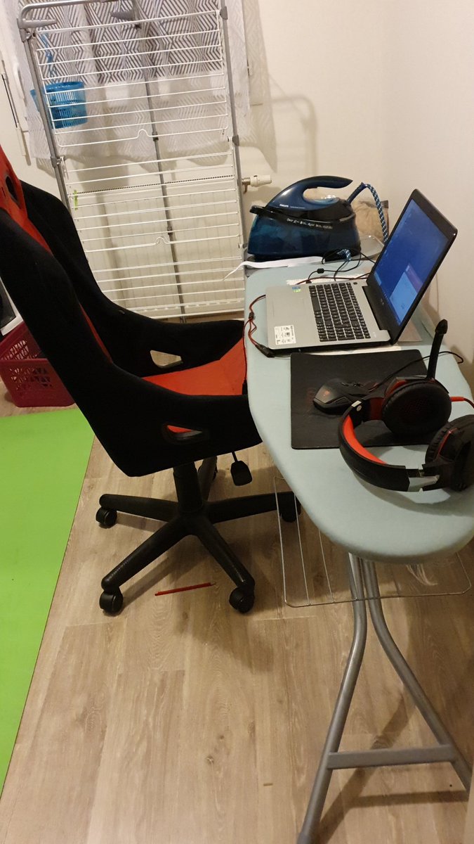 Pilou2107's tweet photo. #SETUPconfinement ( de la hess) un Asus L55 de 5 ans, souris et tapis Gost, fauteuil avec un baquet de voiture fait maison et pour finir magnifique table à repasser avec réglage en hauteur 👌 https://t.co/G6GxByWDZz