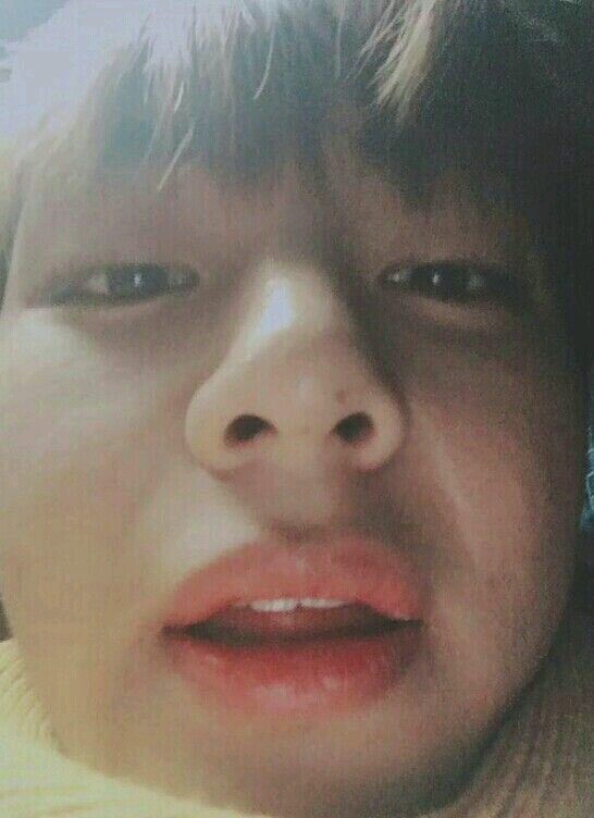 taehyung's lil mole in his nose; a devastating thread