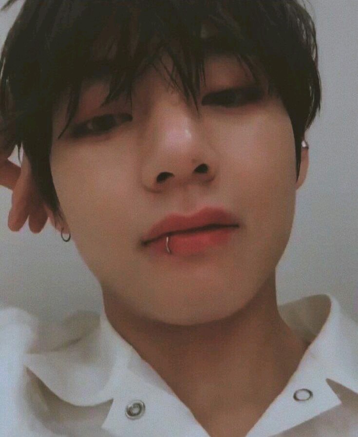 taehyung's lil mole in his nose; a devastating thread