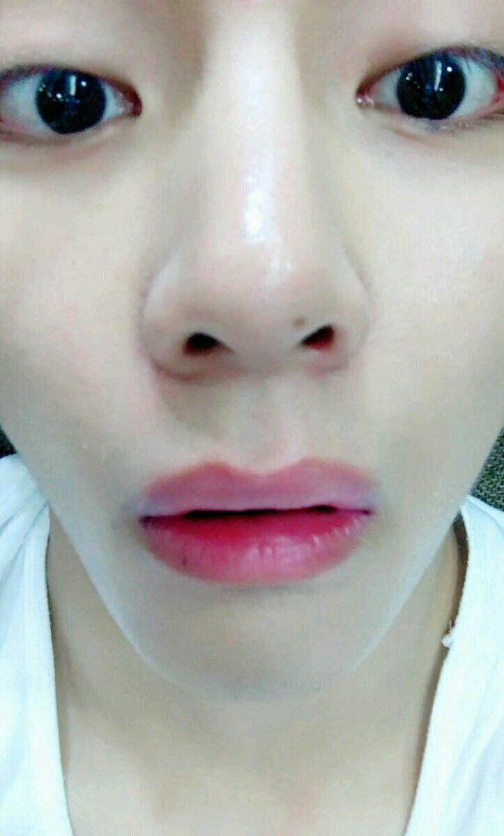 taehyung's lil mole in his nose; a devastating thread
