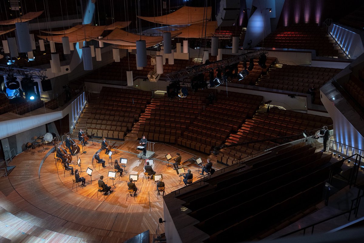 claudi__1's tweet photo. A big thank you to @BerlinPhil for an amazing #EuropeanConcert in aid for child refugees! And thank you to all donors contributing to 195,000 € !🙏. #teammenschheit @UNICEFgermany https://t.co/5dR7wVvEIn