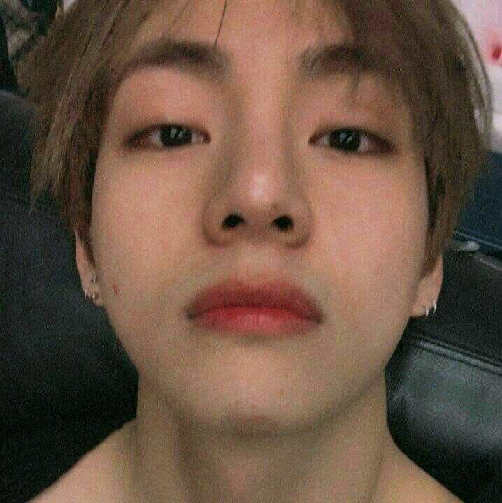 taehyung's lil mole in his nose; a devastating thread