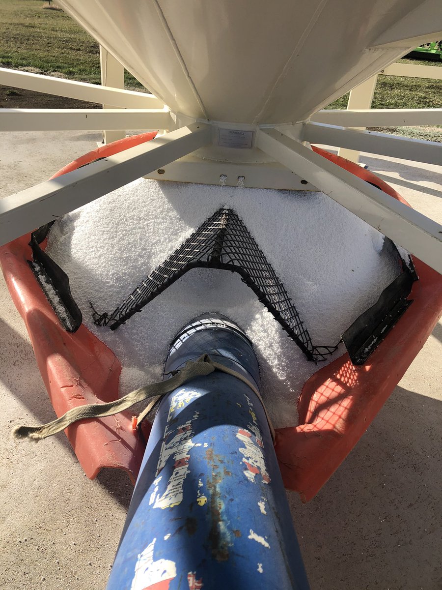 This how to screen fertilzer. If I see anybody with a screen hung up in the air throwing lumps over the side of the truck I will assume you are an idiot.