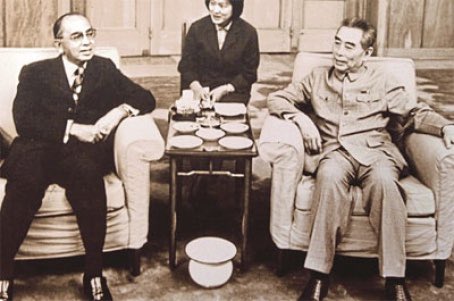 The 1970s saw more exchanges between  #Malaysia &  #Iran but it was also a period of deep uncertainty for the Shah: with domestic & international opposition rising. Both were on different sides of the  #ColdWar - Iran as part of the  #NixonDoctrine / Malaysia as  #ZOPFAN ~RAR