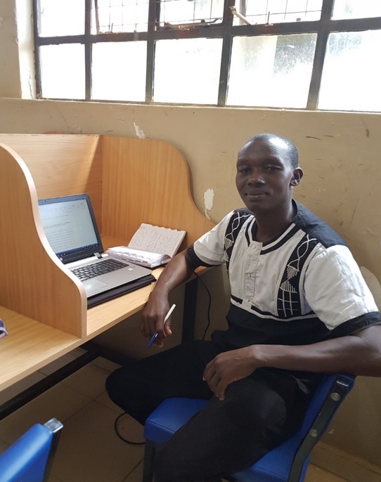 CONNECTED_Virus's tweet photo. 📸Here's @AnthonyMabele, part of our #CONNECTEDforever network, working @KibabiiUni library, writing a paper on Groundnut rosette disease viruses & analysing lab results & sequences.
Join our amazing 🌿🦟network free https://t.co/b9mtaGgKJP https://t.co/qVQA6Ql4Yx