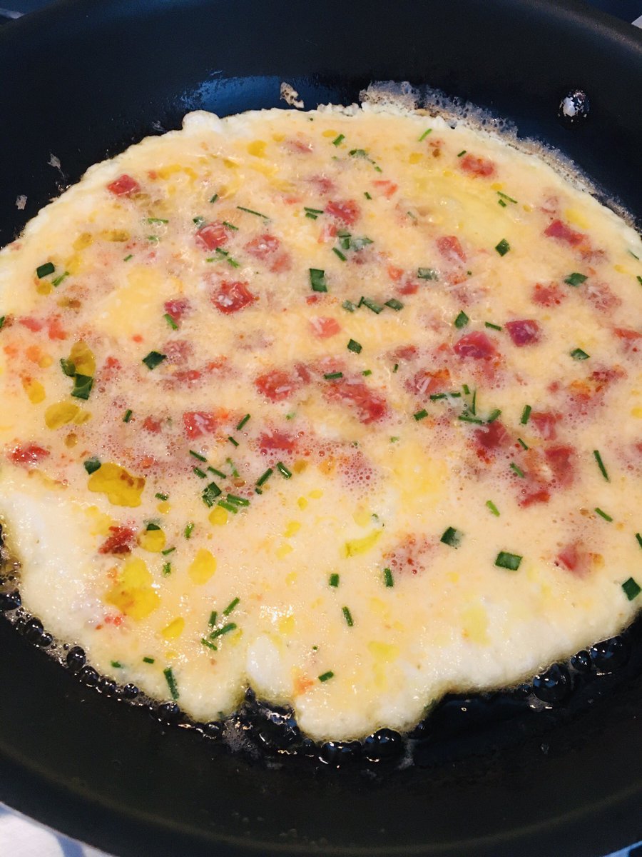 I’ve been doing Keto on and off for years now, and I’ve only just realised that the key to cooking the top of our ubiquitous omelette is to finish it off in the pan in the oven 🤪