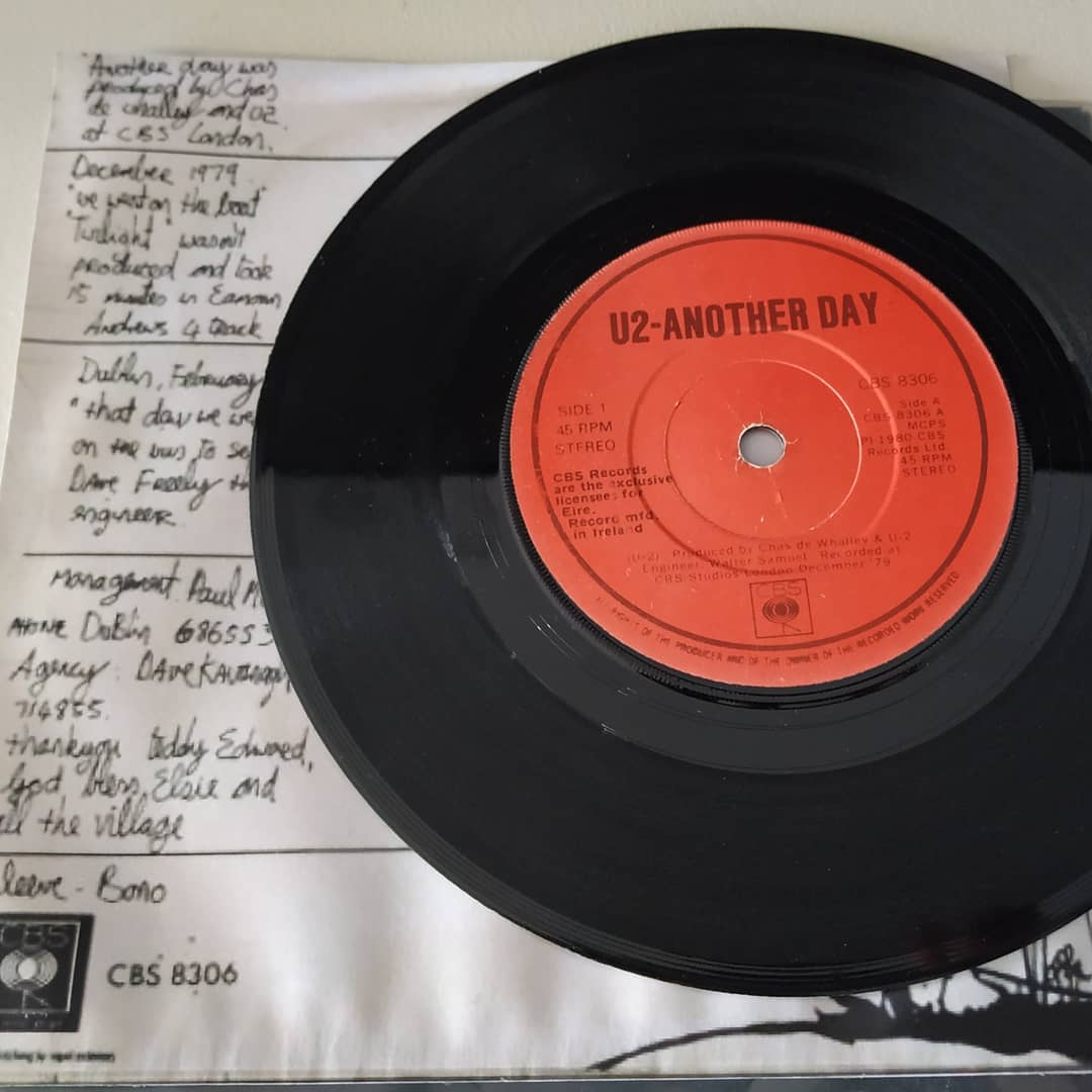 u2therefugee's tweet photo. U2 One by One Second single
2/26/1980
Another Day
Another Day
Twilight #U2Fans #U2Family #Bono #BonoU2 #BonoFans #TheEdge #LarryMullenJr #AdamClayton #PaulDavidHewson #u2com #u2 #u2therefugee #u2official #u2onebyone #u2singles #u2history #u2start
#u2songs https://t.co/JWyrduVWJc