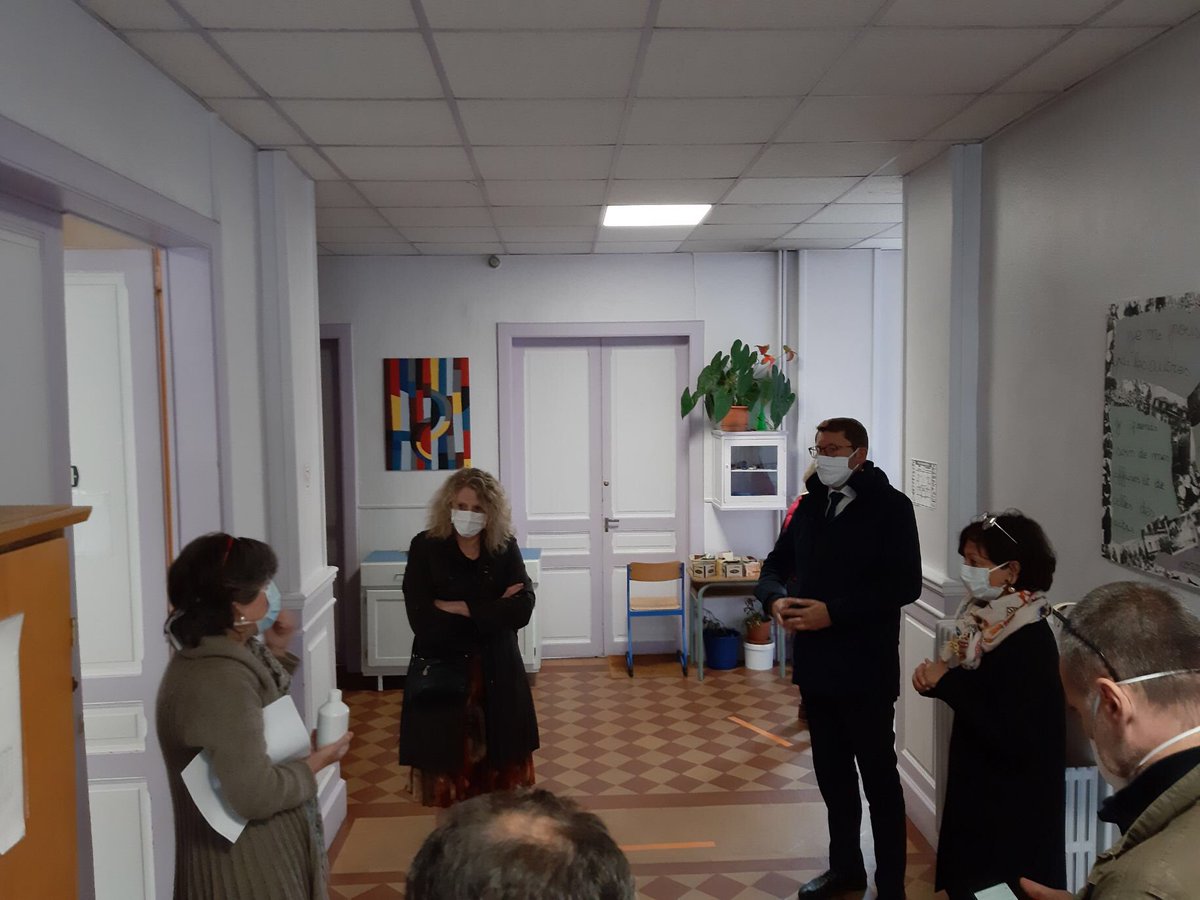 Avec le Président de l’association des maires de Haute-Saône et Maire de #Vesoul <a href="/alainchretien/">Alain Chrétien</a>, l’IA-DASEN de Haute-Saône <a href="/MenissierLil/">Menissier Liliane</a> s’est rendue ce matin à l’école du Boulevard à Vesoul pour souhaiter une bonne reprise aux élèves et aux enseignants.
#NousReussironsEnsemble