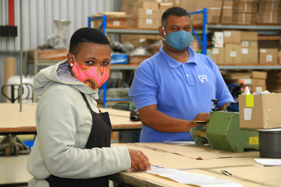 MzansiBeautiful's tweet photo. Mask-wearing in the workplace is now mandatory and is a way for companies to help add an extra layer of protection for their staff. VR Print is one of these companies who are taking the necessary measures to protect their staff. Read about their journey:
https://t.co/Yj9r4spMiE https://t.co/0Tgk4GcKdb