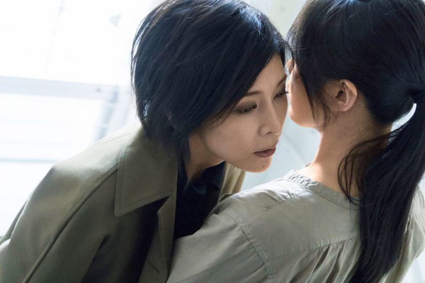 O Xrhsths 月讀 Sto Twitter 百合ヲタクは絶対刺さるからみて 1話からこれ 竹内結子が貫地谷しほり首筋の匂い嗅いでる のシーンがあるんですよ