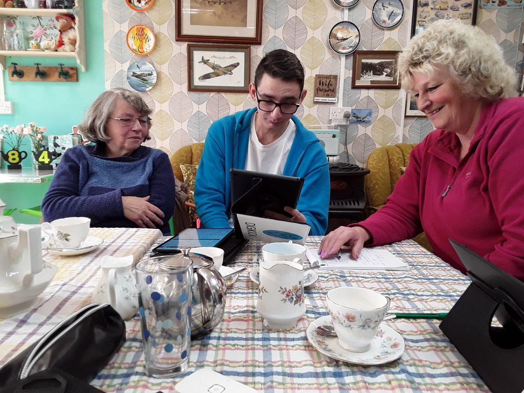 digi_kick's tweet photo. Happy Thursday! #TBT to our wonderful friends at Rubery Polly Put the Kettle on! We miss you, and hope to see you again soon. We miss your smiles π #notonmyona #DigiKick #TeaandTinternet https://t.co/cxTpCh5HBj