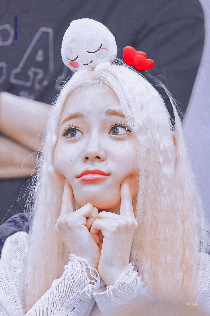 2.Jinsoul-Singing in the Rain