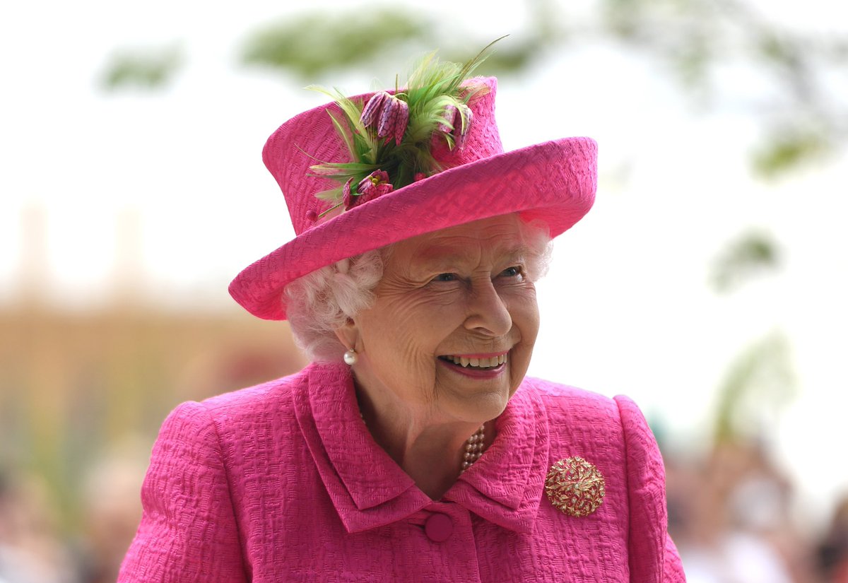 The Queen is Patron of  @rpharms, the professional body for pharmacists and pharmacies.  #ThankfulThursday @rpharms has been instrumental in providing COVID-19 clinical guidance, producing posters for display in pharmacies, as well as wellbeing advice for those on the frontline.