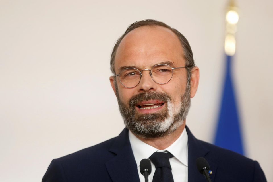 GossipRoomOff's tweet photo. 🚨 Edouard Philippe annonce que "les cafés et les restaurants dans les zones vertes vont rouvrir le 2 juin et que les Français pourront partir en vacances en France, en juillet et en août". https://t.co/9E4eaNOO2R