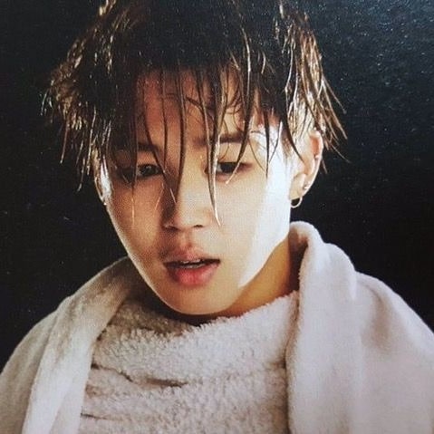 Jimin creating wonders with his dipped wet hair--- a languishing thread