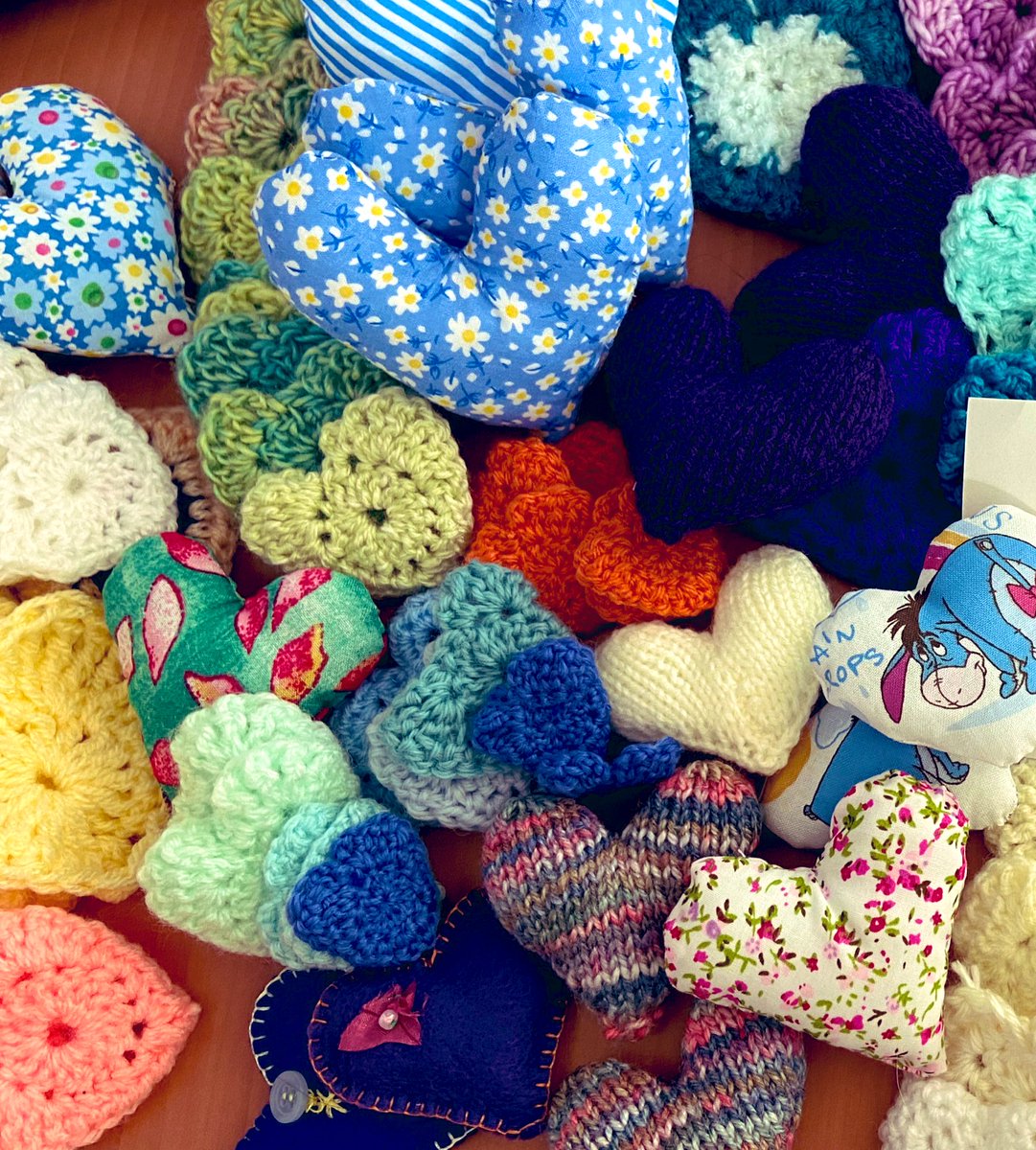 MSHospice's tweet photo. A heartfelt thank you to ‘Worcestershire Hearts of Joy’ who have sent us these hearts, created by Evesham & Pershore volunteers.
These hearts will be shared with patients & their families receiving care at Mary Stevens Hospice.
#CommunityKindness #Hospice #Craft #ComComCovid https://t.co/9RXFkWsl24