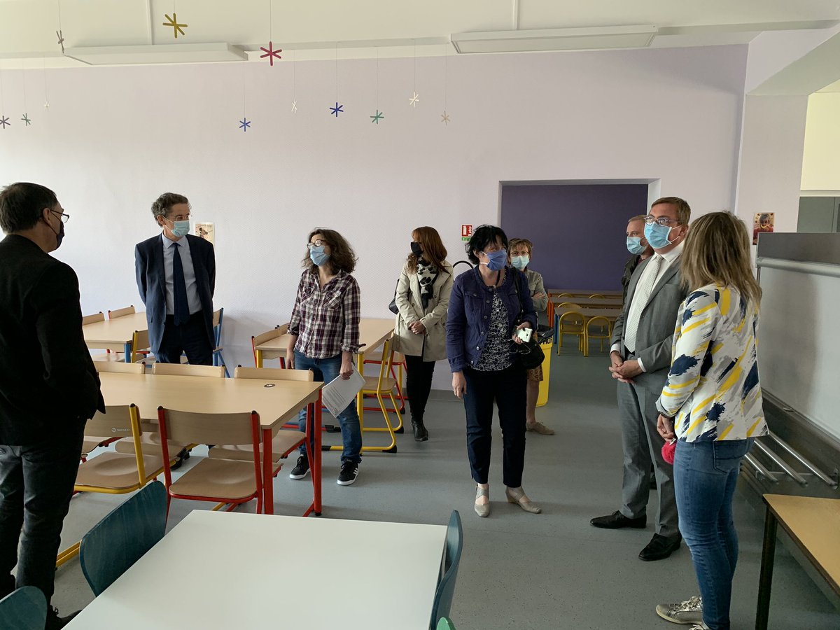 Avec M. le Sous-Prefet, M. le Président du Grand Verdun, les élus et services, l’équipe de circonscription. Préparation de la reprise dans les écoles verdunoises - Protocole sanitaire mis en œuvre pour l accueil des élèves lundi. <a href="/DSDEN55/">DSDEN55</a> <a href="/tdickele/">Thierry DICKELE</a>