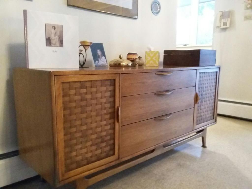 MidModDenver's tweet image. This LANE buffet / credenza from 1960 came along side the living room coffee table, and (you’re not going to believe the dining room table!! Purchased all together, originals owner!! Table shown with (1 of 2) leaves.