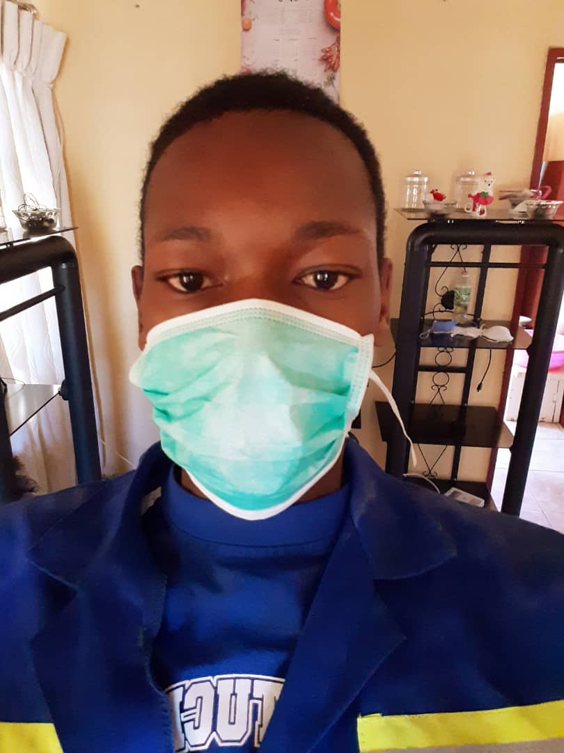 mindlos_01's tweet photo. I am Viera Muziwakhe from Gwanda State University
I practise social distancing, sanitize regularly, wear a mask &amp; I urge my friends among others to do the same. 
covid19 is real #hlala ngini
#safetyswag
#smartchoicesforsmartlearners
@SAYWHATOrg https://t.co/t9RuxLjMsq