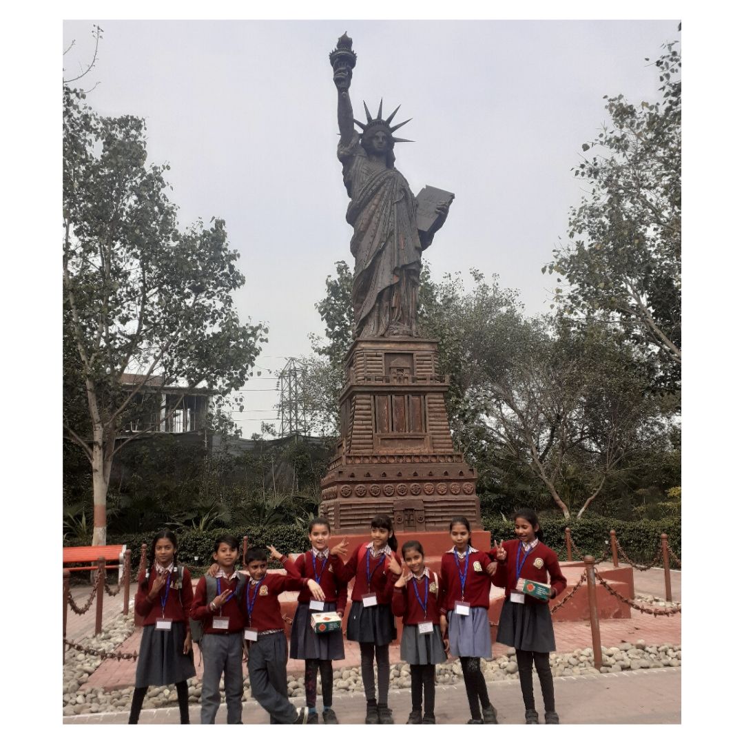 sefconnect's tweet photo. Throwback to our students learning all about other countries while visiting to the Waste of Wonder Park.
Sending our prayers for India & the rest of the world ❤️
#Throwback #ExcursionTrips #KeepitSimple https://t.co/xWC8j0RqH5
