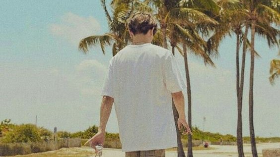 Taeyong boyfriend material! Taeyong beach boy!