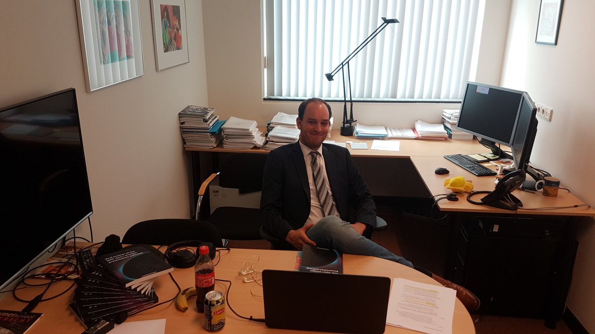 Yesterday, Patrique Praest successfully defended digitally his PhD thesis "Viral evasion of the MHC class I antigen presentation pathway".
Congratulations! <a href="/EdgeItn/">EDGE-itn</a>