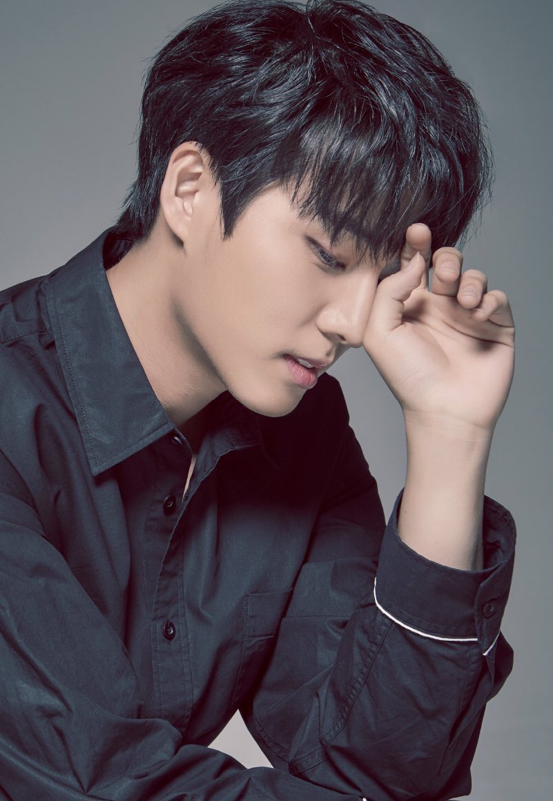 YoungK 's sharp jawline ! (灬º‿º灬)♡- a thread ;