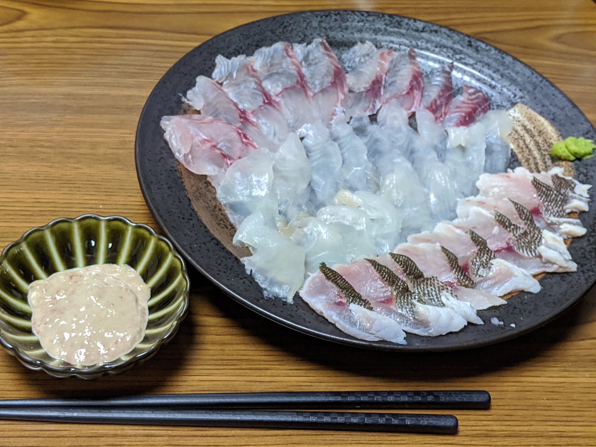 ドラゴン 0713 Papa たまらんです カワハギ肝醤油も最高ですが イサキの湯引きも最高です T Co Ulwtma1ysw Twitter
