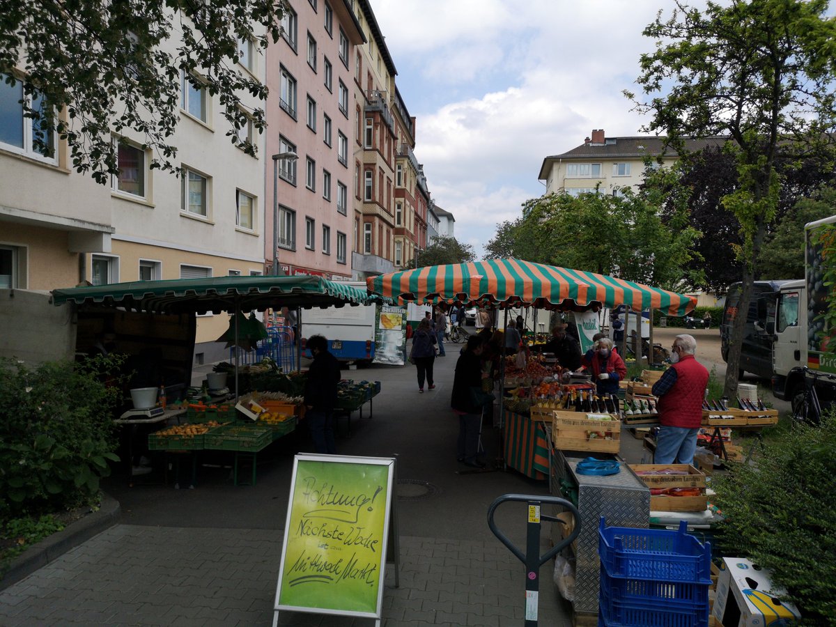 NeustadtSPD's tweet photo. Heute war wieder - wie jeden Donnerstag - unser Neustadt-Wochenmarkt am Frauenlobplatz. Bitte beachtet, dass er nächste Woche wegen des Feiertags (Christi Himmelfahrt) schon am Mittwoch stattfindet ☝️
#MainzNeustadt #MainzerNeustadt https://t.co/WKpFy9anDC