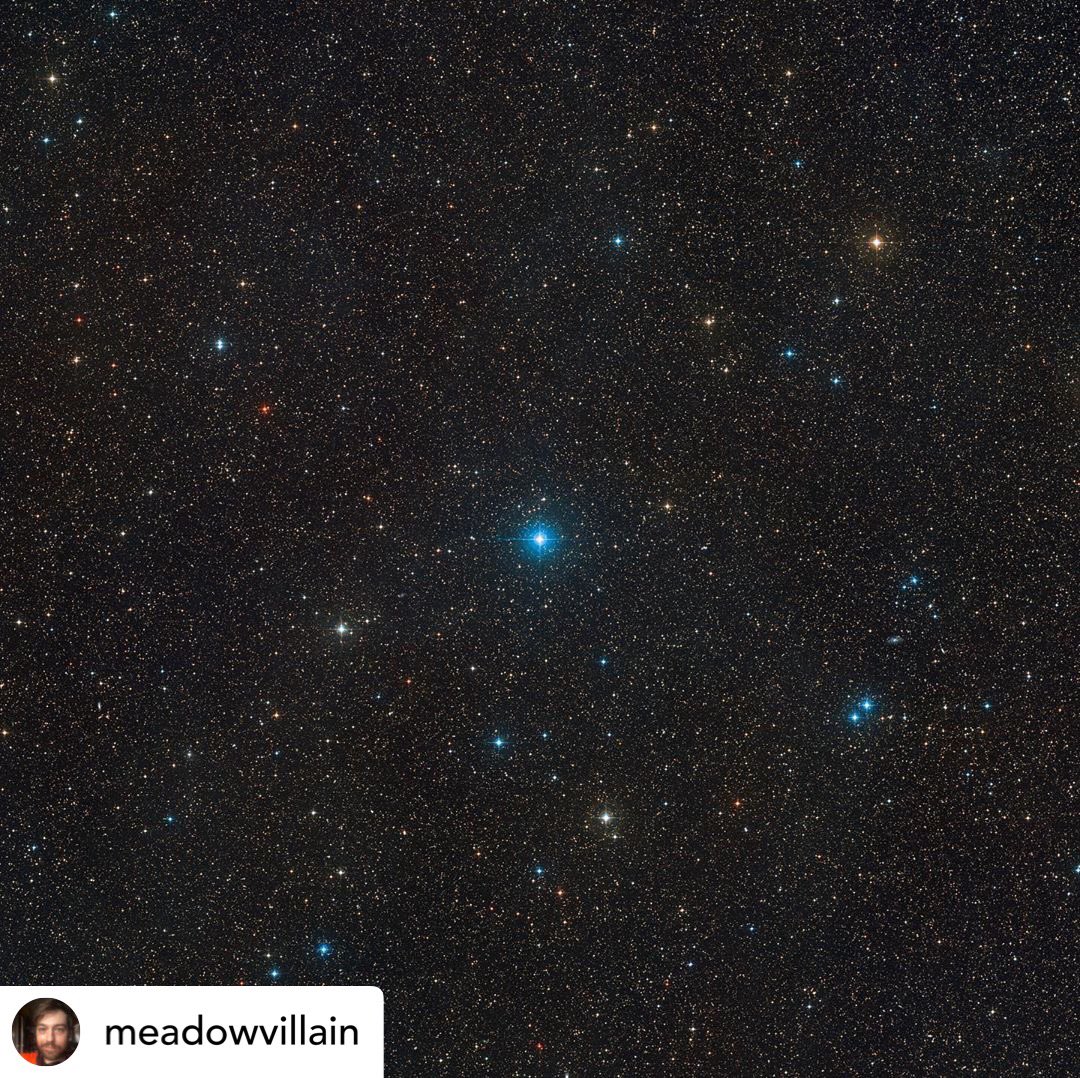 _WonderScience's tweet photo. This is just the tip of the iceberg, it is estimated there are between 100 million-1 billion black holes in the Milky Way. However, this one is so close that it can be seen from the southern tip of South America with the naked eye!! #space #blackholes #closetohome #neighbors https://t.co/esw1QKlahZ