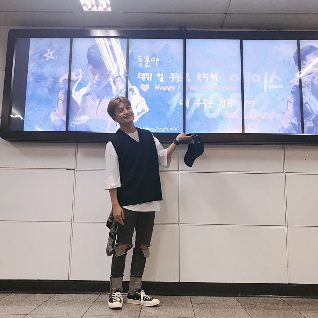OnThisDayACE's tweet photo. [180515] // Two Years Ago

A.C.E Twitter and Instagram update of A.C.E visiting subway ads for their 1 Year Debut Anniversary

🕊️ https://t.co/x9HJJTciRR
📷 https://t.co/Na5RgaV2RF

#ACE #에이스 #1YearWithACE https://t.co/IQIoKVnw5f