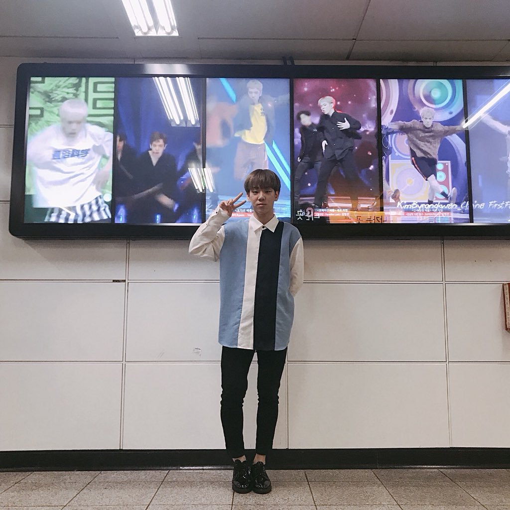 OnThisDayACE's tweet photo. [180515] // Two Years Ago

A.C.E Twitter and Instagram update of A.C.E visiting subway ads for their 1 Year Debut Anniversary

🕊️ https://t.co/x9HJJTciRR
📷 https://t.co/Na5RgaV2RF

#ACE #에이스 #1YearWithACE https://t.co/IQIoKVnw5f