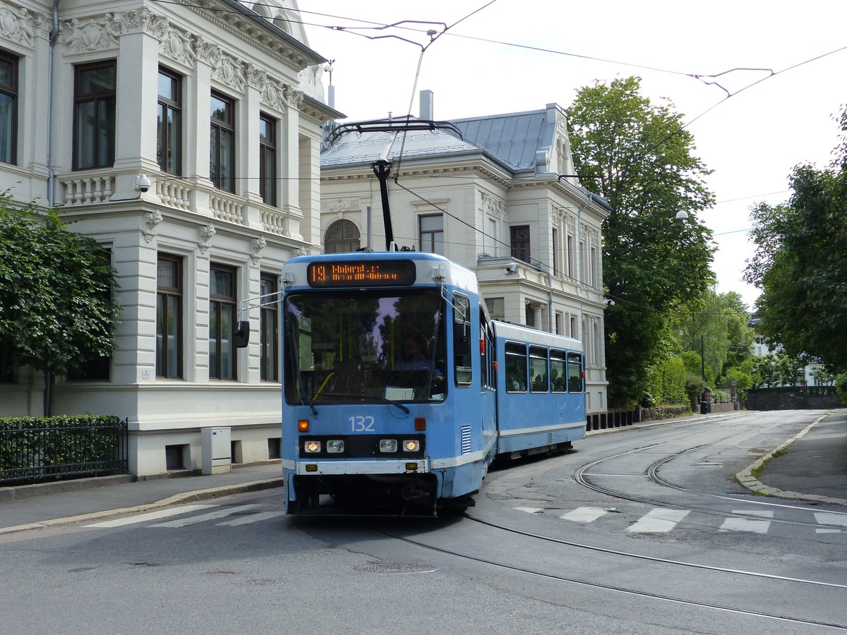 VisitOSLO's tweet photo. Have you visited Oslo during the last 12 months? #Oslo wants feedback on the experience of getting around in the city from tourists https://t.co/GTH3fLR6J4   #touristmobility https://t.co/w3N9nqbrGw