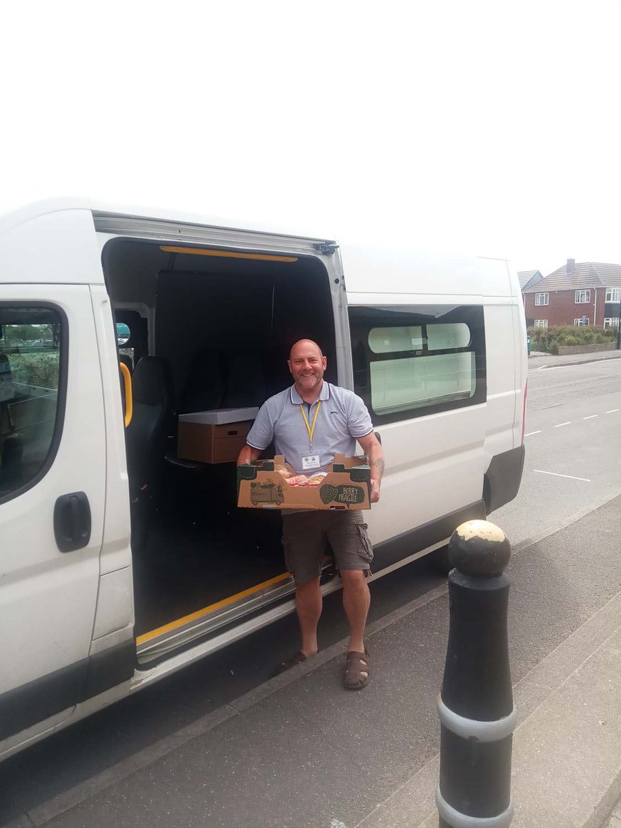 BGSWPayback's tweet photo. #BGSWPayback working with #BurnhamandHighbridge Coronavirus Community Support Group, currently delivering shopping and medication to people who are self-isolating during this nightmare time we are going through. #BiARS (Burnham information And Rescue Support). RP/GT (pe) https://t.co/ietvTIRpSj