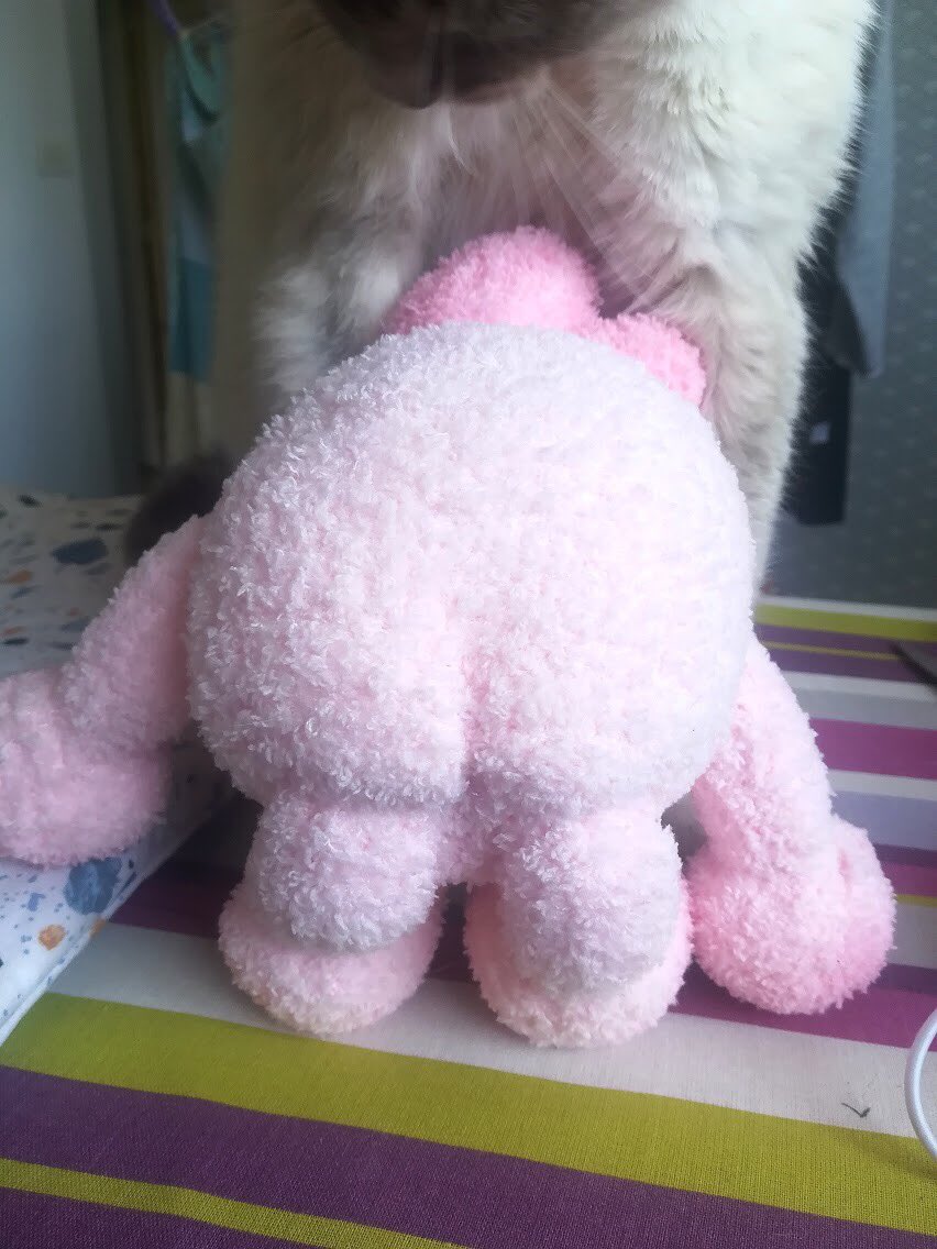 hygge_moon's tweet photo. @Colas_bim 
oupsi i did it ! 

J'espère que ça te plairas X)

L'intention et #lamotivation sont là XD. Thanks Lowla @Azaaaroth pour tout. Cette peluche est pour toi~ 🌟🌙❤️

La Motivation a une malformation des fesses but anyway XD https://t.co/v66N2G0fwD