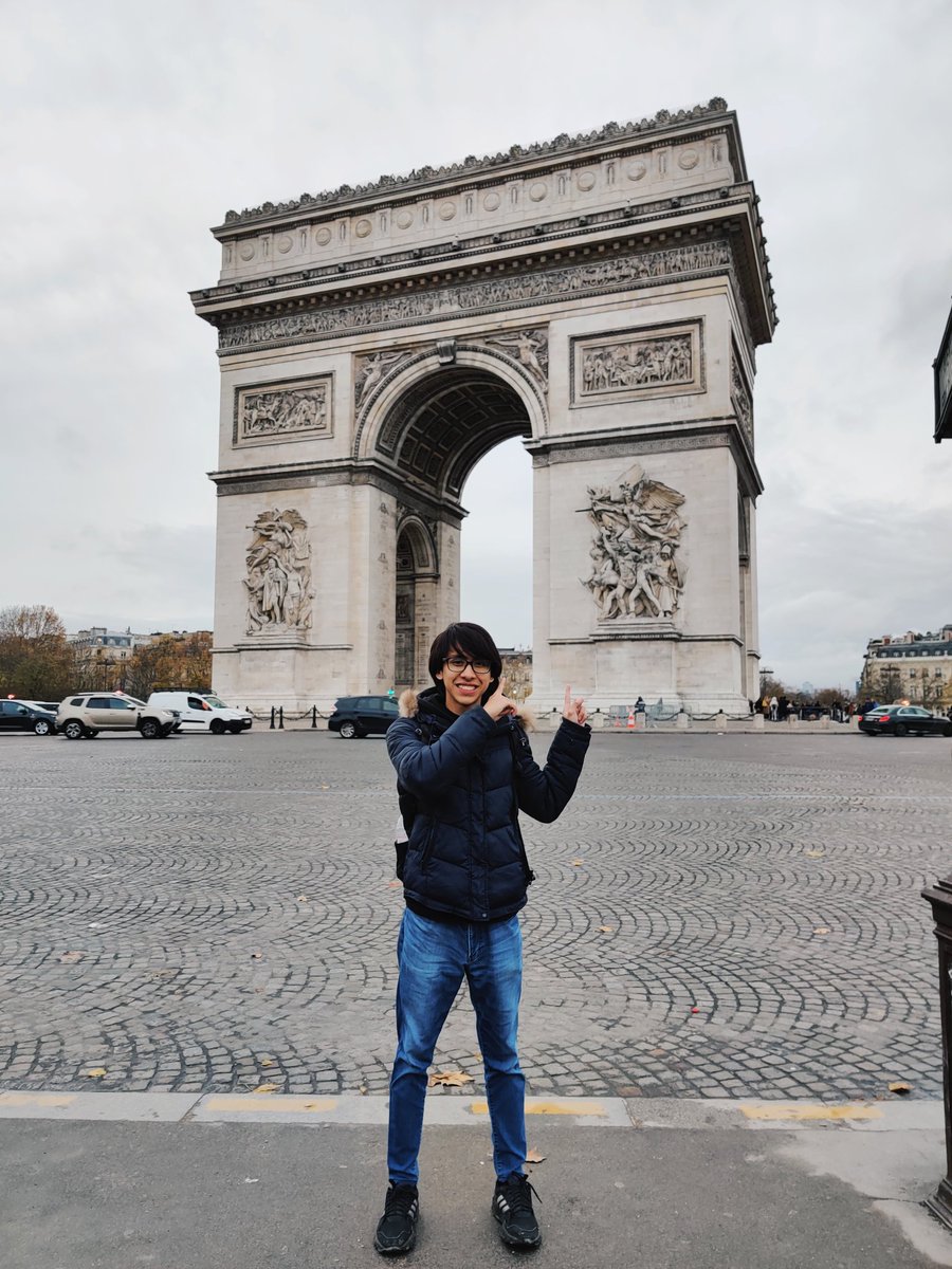 5. Arc de TriompheParis sure has alot of iconic buildings hahahaha.We didn't really visited any other main attractions as we had only 1 day to cover + it was raining. So no Notre Dame, no Montparnasse, no Sacre Couer. But if you do have time, please go check it out!